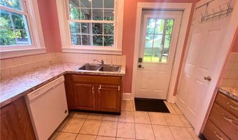 521 Brittain Rd, Akron, OH 44305