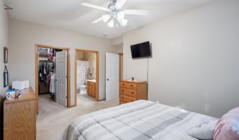 909 7th Ave SE 6, Altoona, IA 50009