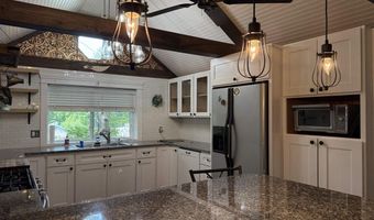 15 Lynwood Dr, Brattleboro, VT 05301
