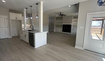 1001 Duke Dr, Bauxite, AR 72011