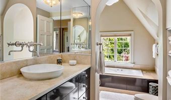 14 Leroy Ave, Newport, RI 02840