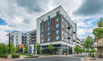 20305 SAVIN HILL Dr, Ashburn, VA 20147