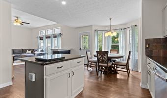 1097 Pebble Brook Dr, Columbus, OH 43240