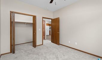 701 S 3rd St, Beresford, SD 57004