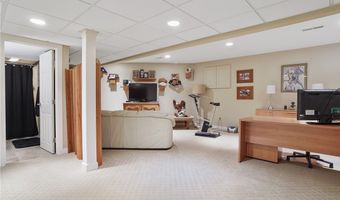 255 Bonnie Ln, Aurora, OH 44202