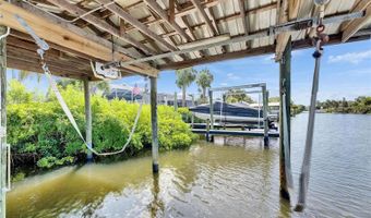 318 LOOKOUT Dr, Apollo Beach, FL 33572