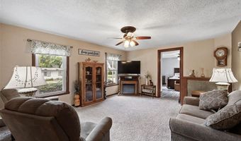 701 E 1st St, Anamosa, IA 52205
