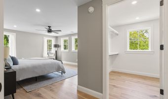 24 Amerescoggin Rd, Falmouth, ME 04105