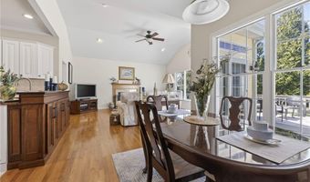 25 Southern View Dr, Narragansett, RI 02882