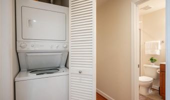 4113 S FOUR MILE RUN Dr #404, Arlington, VA 22204