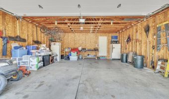 424 Emerald Dr, Arnolds Park, IA 51331