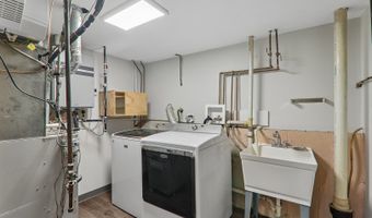 327 Oakwood Dr, Antioch, IL 60002
