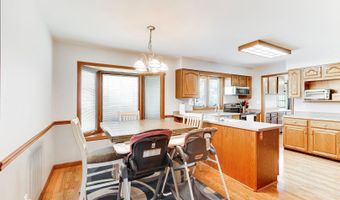 525 Skyline Dr, Algonquin, IL 60102