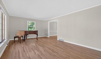 3 Fenway Dr, Albany, NY 12211