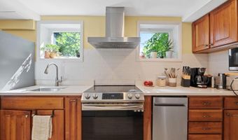 5929 AVON Dr, Bethesda, MD 20814