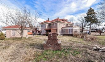 905 N 2nd St, Arkansas City, KS 67005