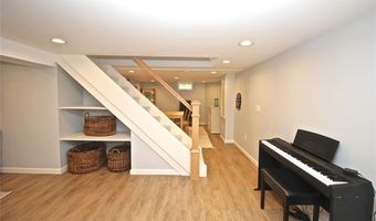 139 Coggeshall Ave, Newport, RI 02840