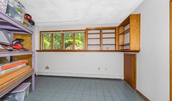 8 Horseshoe Dr, Acton, MA 01720