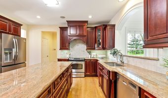 64 Warren Gln, Burlington, CT 06013