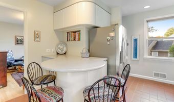 2700 N DINWIDDIE St N, Arlington, VA 22207
