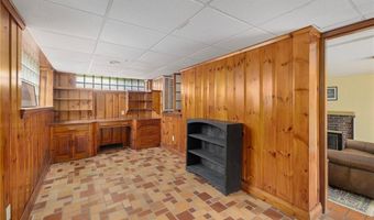 2 Carvin Ct, Warwick, RI 02886