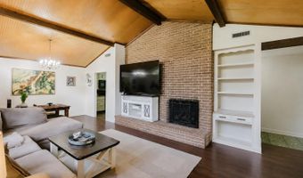 624 Woodland Dr, Benton, AR 72019