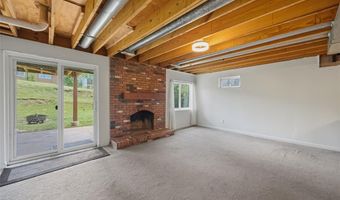 9616 Antonette Hills Dr, Affton, MO 63123