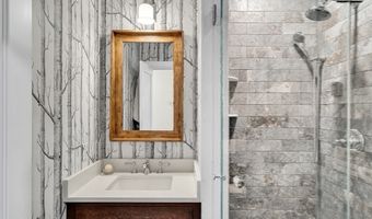284 Bunker Hill St 4, Boston, MA 02129