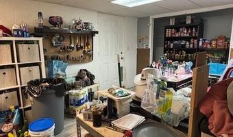 40 N Richmond St, Auxier, KY 41602