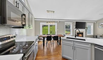 918 Claybend Dr, Ballwin, MO 63011