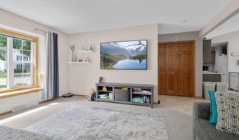 1800 S DERKS Dr, Appleton, WI 54915