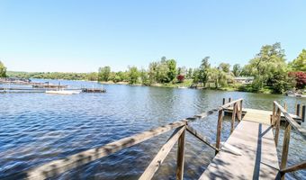 38 N Lake Shore Dr, Brookfield, CT 06804