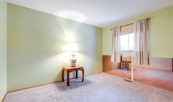 684 Sherwood Dr, Aurora, OH 44202