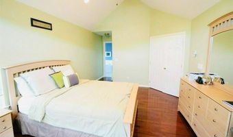14 ELCO Ct, Bayonne, NJ 07002