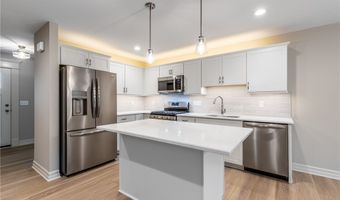 30 Essex Woods Ln B, Amherst, NY 14228