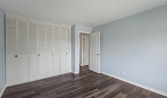 1227 S Old Wilke Rd 210, Arlington Heights, IL 60005