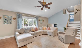 9 Brentwood Ter, Middletown, NJ 07748