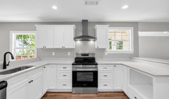 406 Easterbrook St, Bay St. Louis, MS 39520