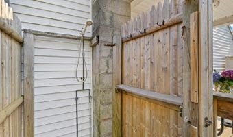 5 Hammock Pkwy, Clinton, CT 06413