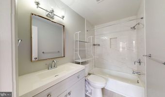 2011 N OAKLAND St, Arlington, VA 22207