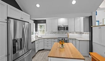 30 Eldredge Ave, East Greenwich, RI 02818