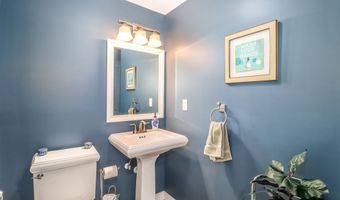8 Marilyn Rd, Brookfield, CT 06804