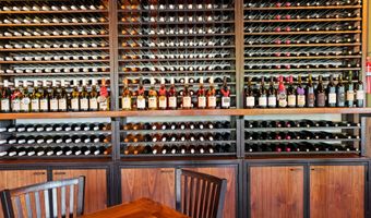 21358 OAK Ln, Aurora, OR 97002