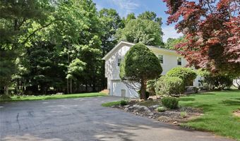 29 Thomsen Dr, Airmont, NY 10952