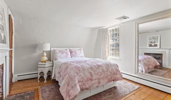 35 Second St, Newport, RI 02840