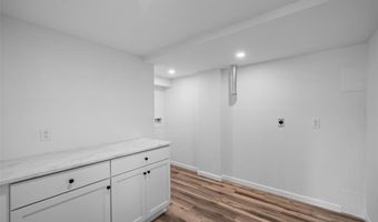 628 Hickory Knoll Ct, Ballwin, MO 63021