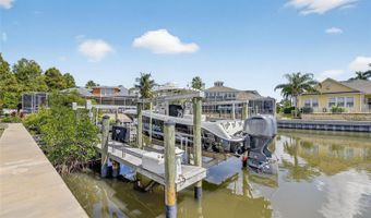 526 ISLEBAY Dr, Apollo Beach, FL 33572