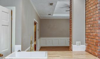 560 Dixton Dr, Brandon, MS 39047