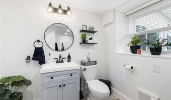 12 Hidden Valley Ln, Lincoln, RI 02865