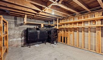 9 Snug Harbor Rd, Belgrade, ME 04917